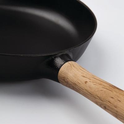BergHOFF - Ron 2.6 Qt. Cast Iron Covered Fry Pan - 3900041